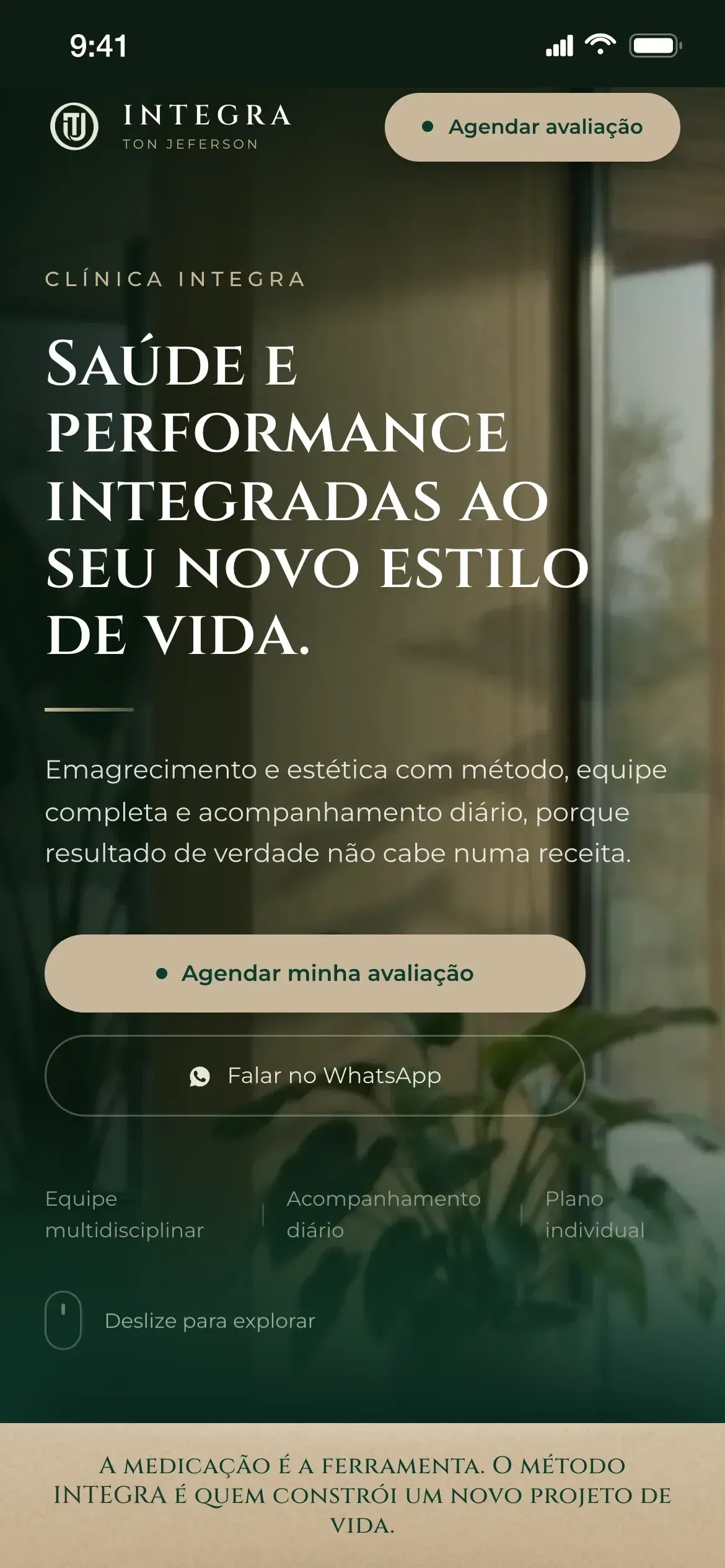 Landing da INTEGRA no celular: título em Cinzel, botão Agendar minha avaliação em champagne, botão Falar no WhatsApp logo abaixo e a faixa do manifesto no rodapé da tela.